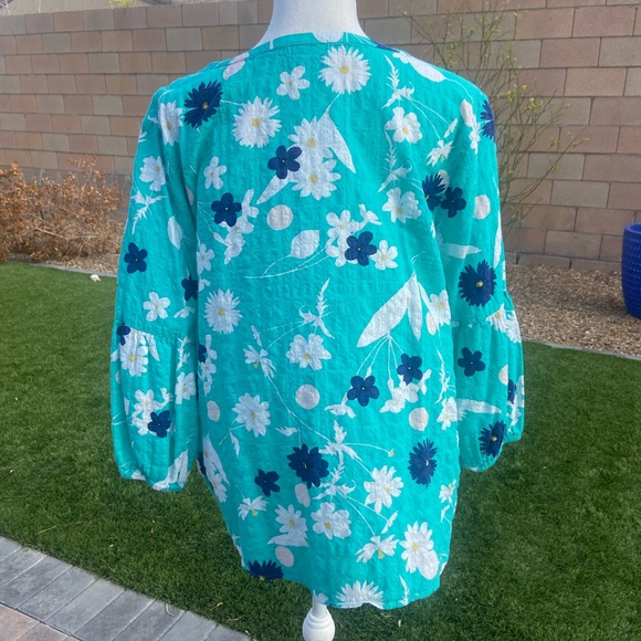 Beautiful Spring Blouse - Picture 9 of 9